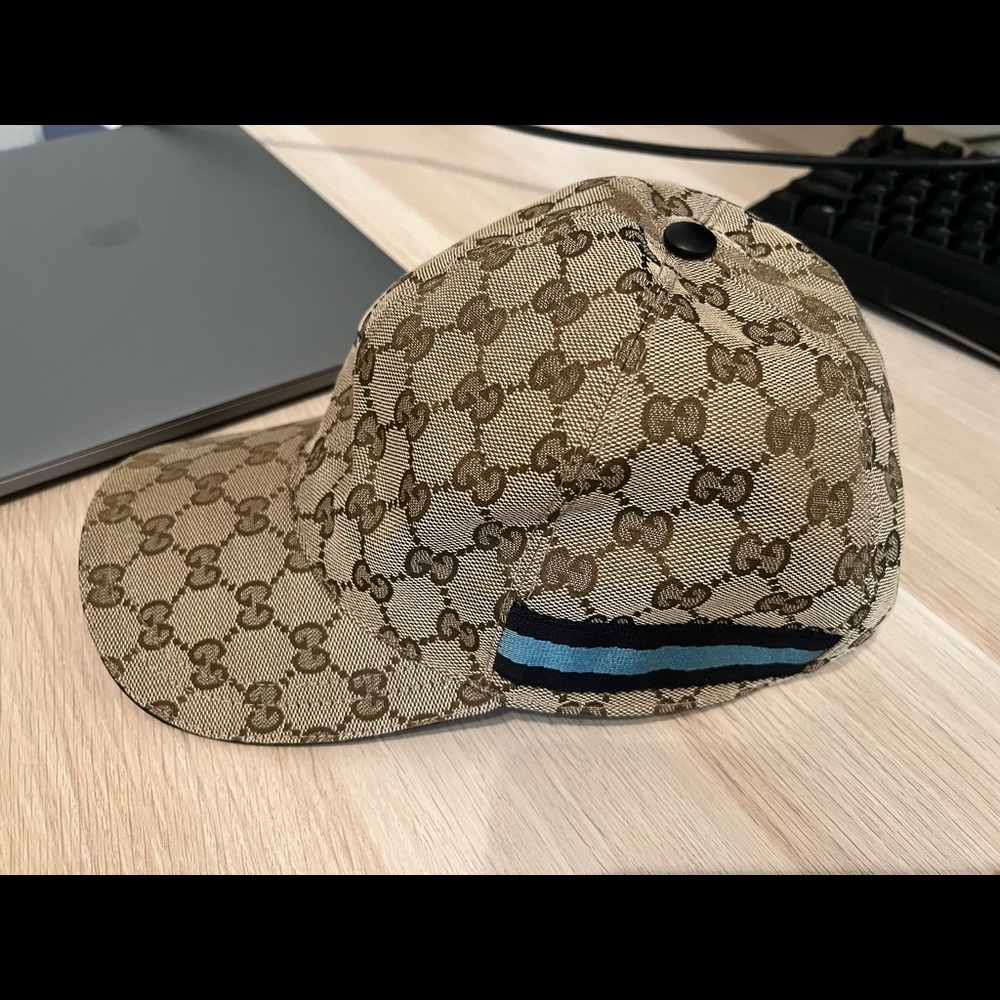 Authentic Gucci baseball hat in pristine condition